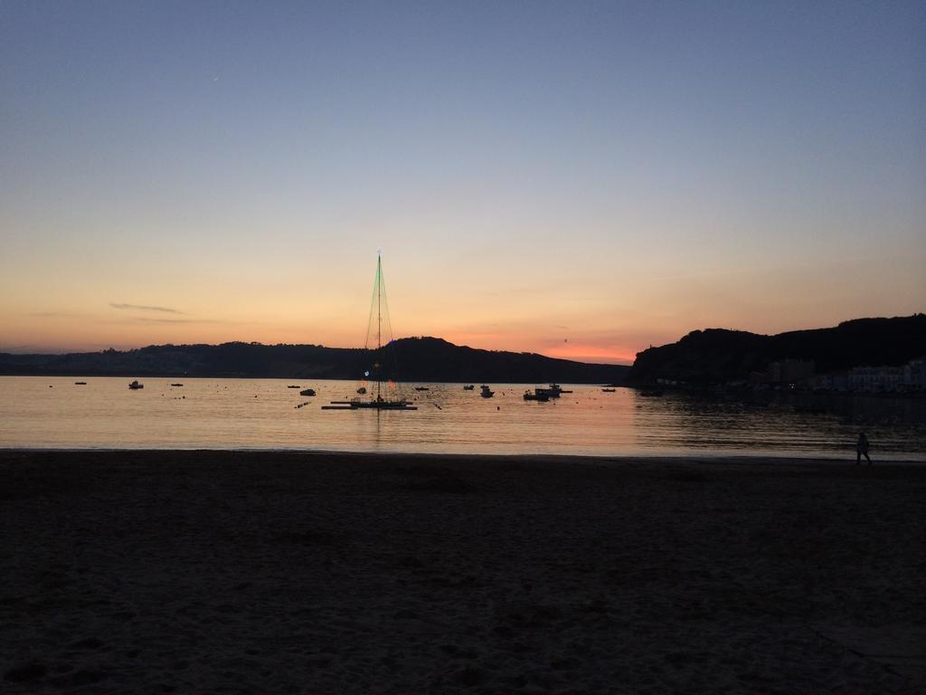 Apartamento Praia サン・マルティーニョ・ド・ポルト エクステリア 写真